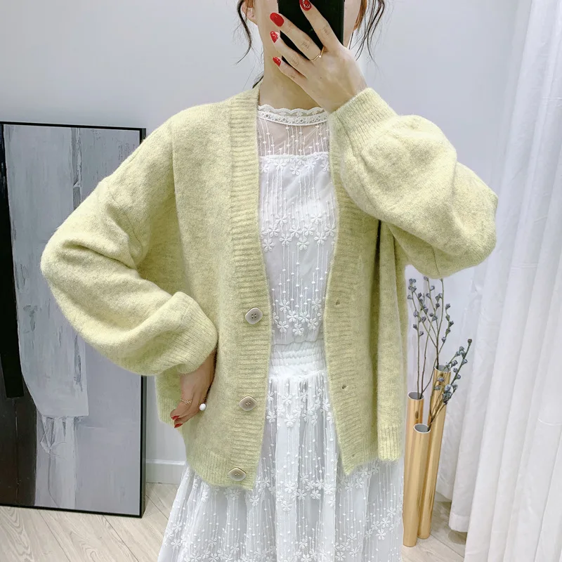

The new 2019 wind easing v-neck ladies single-breasted solid-colored sweater knitting cardigan coat