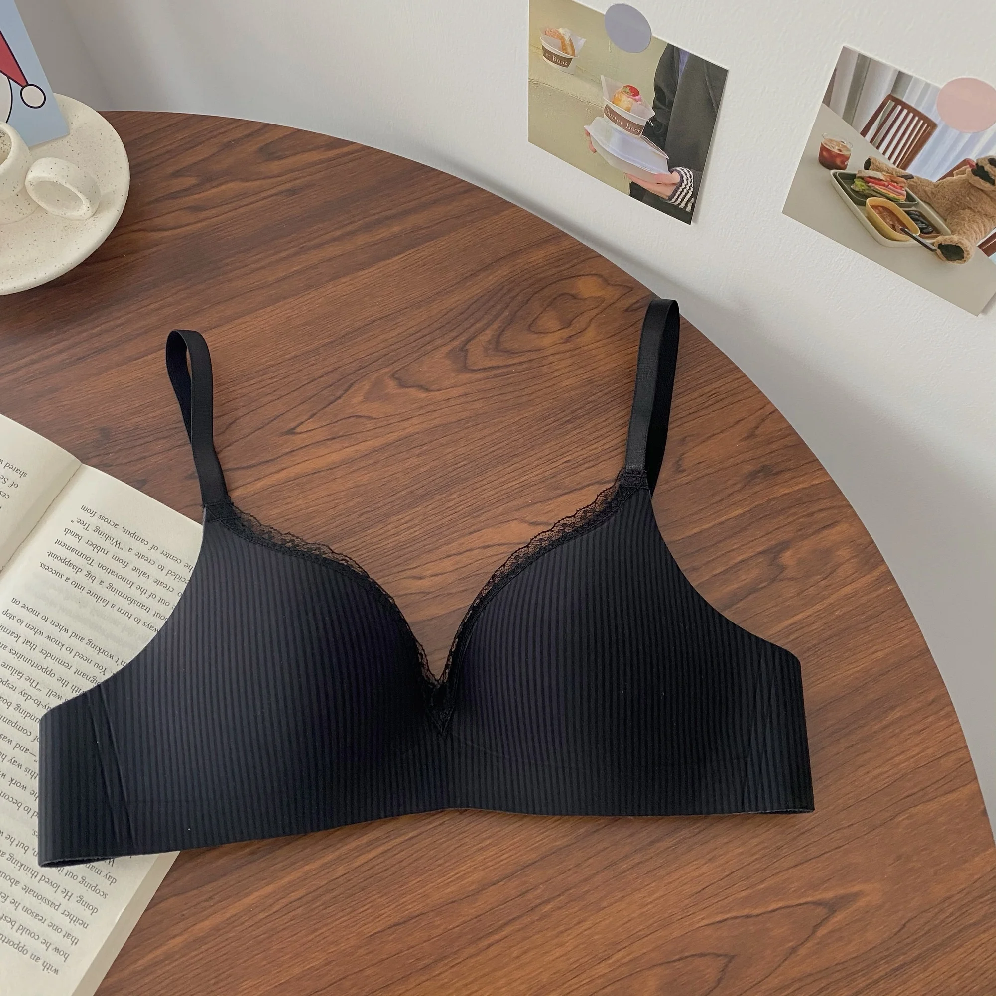 Бюстгальтер женское нижнее белье без стальных колец тонкий маленький