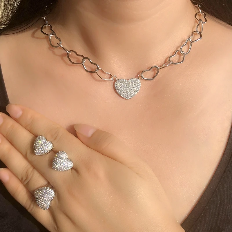 Колье-чокер женское с кубическим цирконием золотого цвета серебряного ювелирное