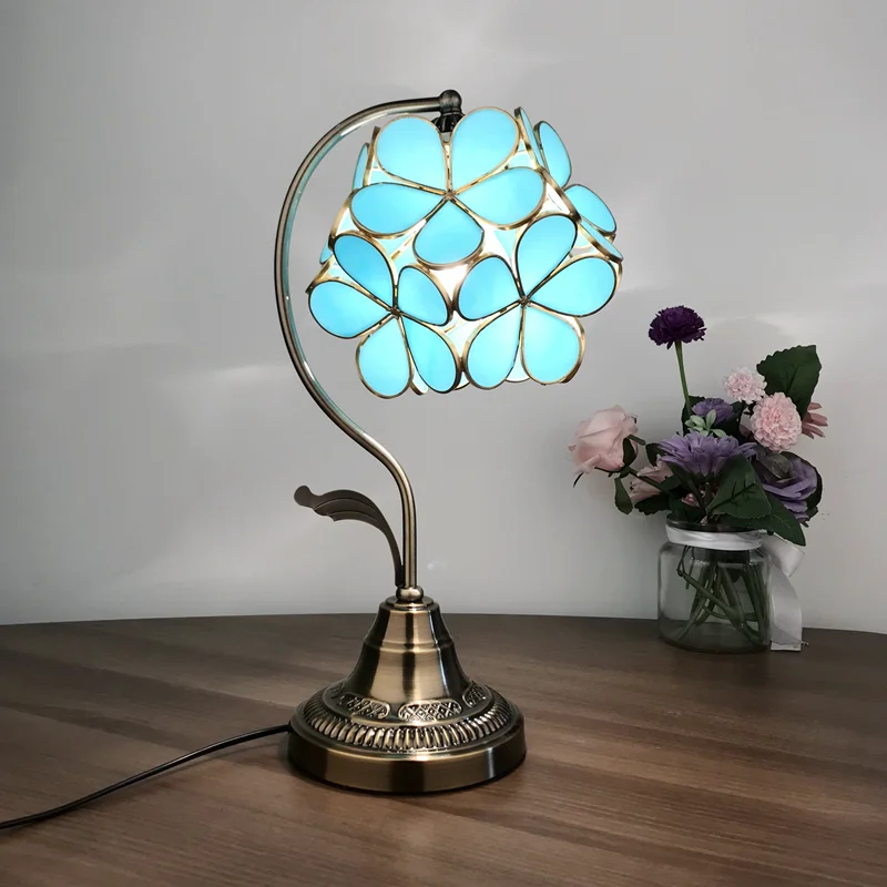 

CX American New Simple Nordic Light Luxury Bedside Table Lamp Petals Dimmable Table Lamp