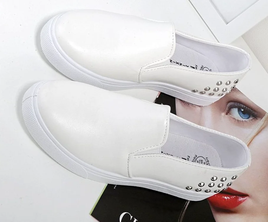 New Style Loafers Ladies Flat Casual Shoes Round Toe Sports Shoes Versatile Soft Bottom Rivet Comfortable Breathable Shoes