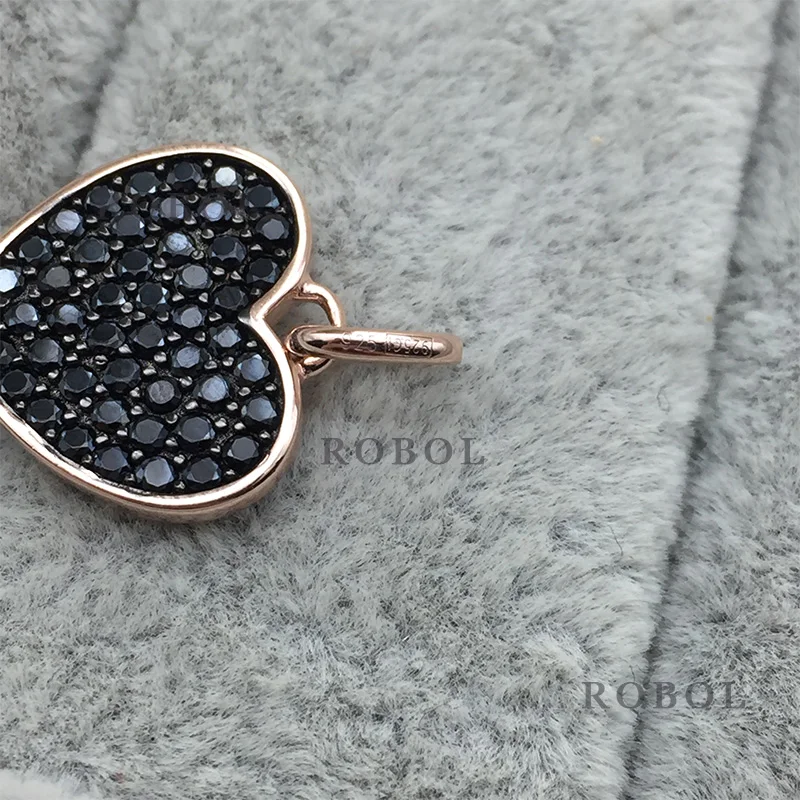 

Spanish Bear High-quality S925 Sterling Silver Zircon Pendant with Black Zircon Heart-shaped Pattern, Exquisite and Elegant