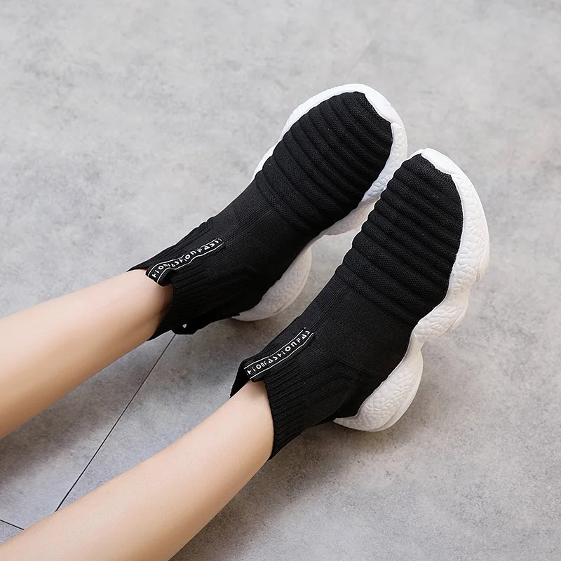 Черно белые женские кроссовки с высоким берцем дышащие из эластичной ткани