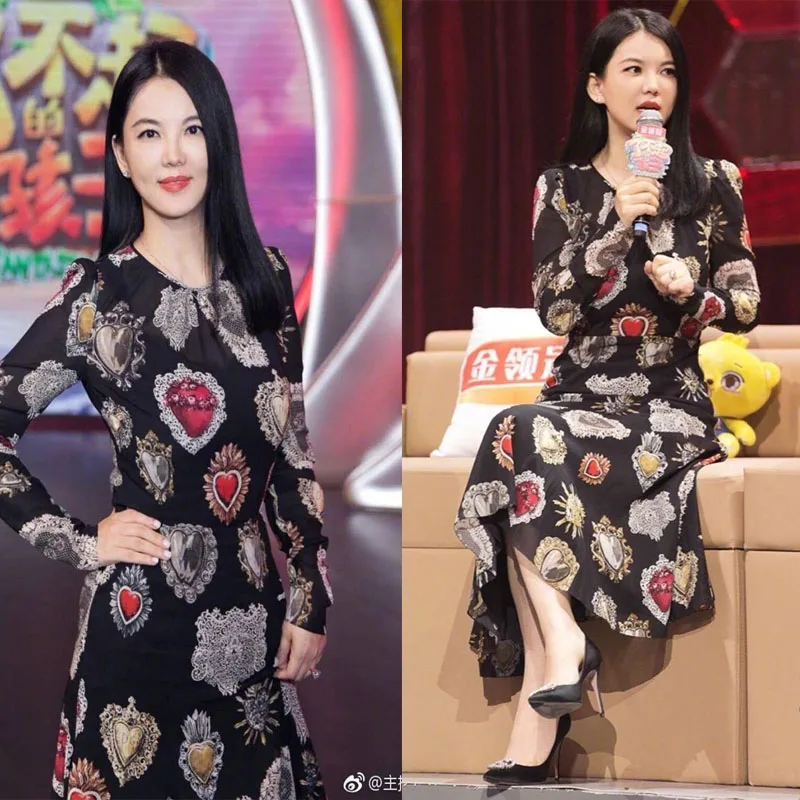 Женское платье с пышными рукавами модельное облегающее винтажным принтом в виде