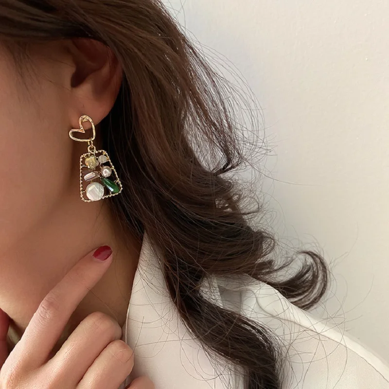 

Korean Fashion Temperament New Hollow Love Earrings Geometric Trapezoidal Broken Crystal Earrings for Women Luxury Jewelry