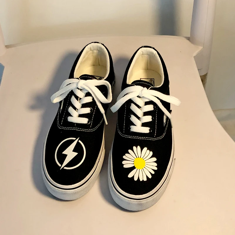 Новинка 2020 модные парусиновые туфли с маргаритками женские черные студенческие