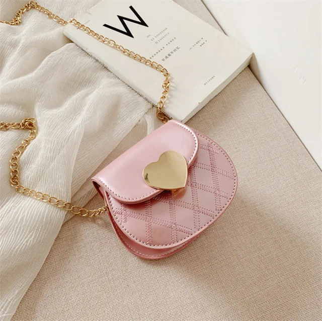 

Little Girls Crossbody Bag Stylish Messenger Shoulder Bag With Heart Buckle & Chain Strap Gifts For Girl