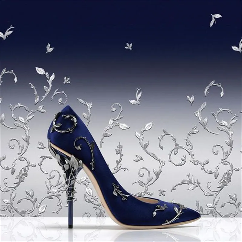 Роскошные женские свадебные туфли украшенные металлическими листьями винограда