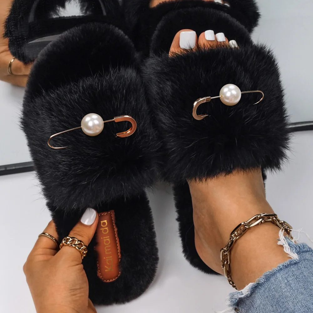 Women Pearl Decor Faux Fur Slippers Female Chic Indoor Fur Slides Thick Bottom Fluffy Slippers Platform Sandals Designer Shoes