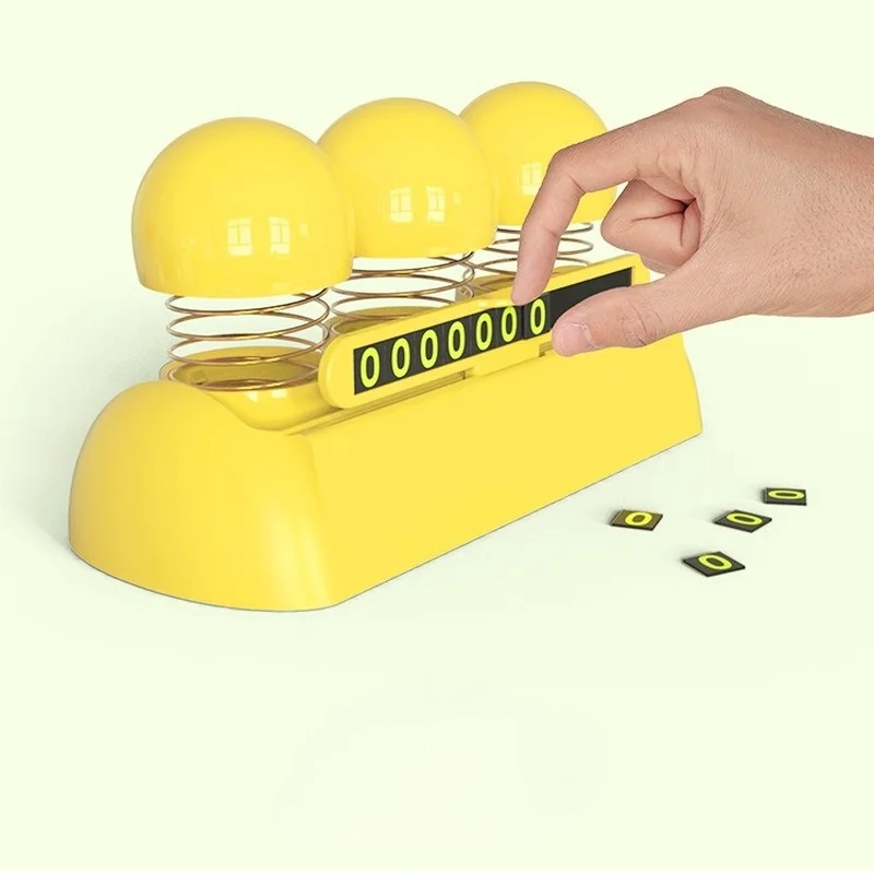 Прекрасная маленькая желтая украшение Кукла Смешная Детская Телескопическая Игрушка с Ароматом Для Автомобиля, Качающая Головой, Интерьерное Украшение Для Детей.