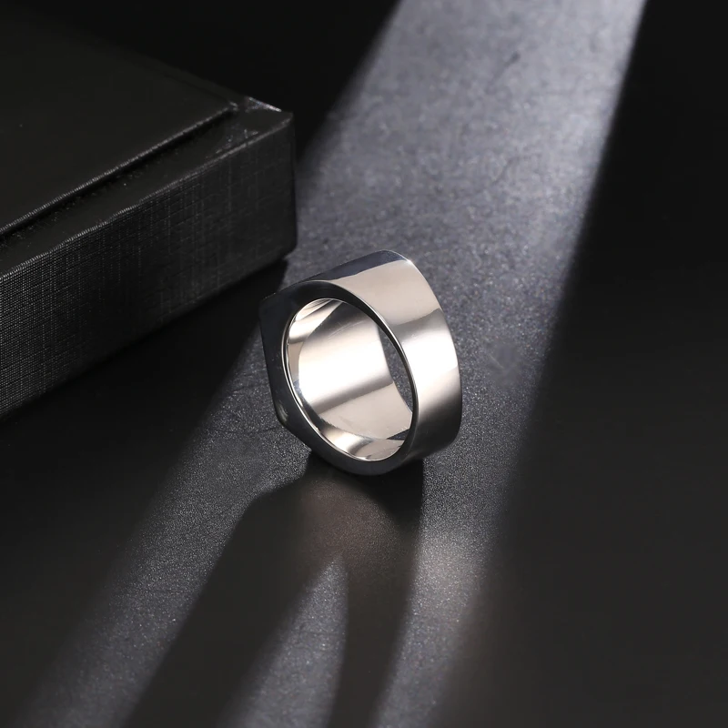 Мужское байкерское кольцо с черным камнем квадратное из нержавеющей стали