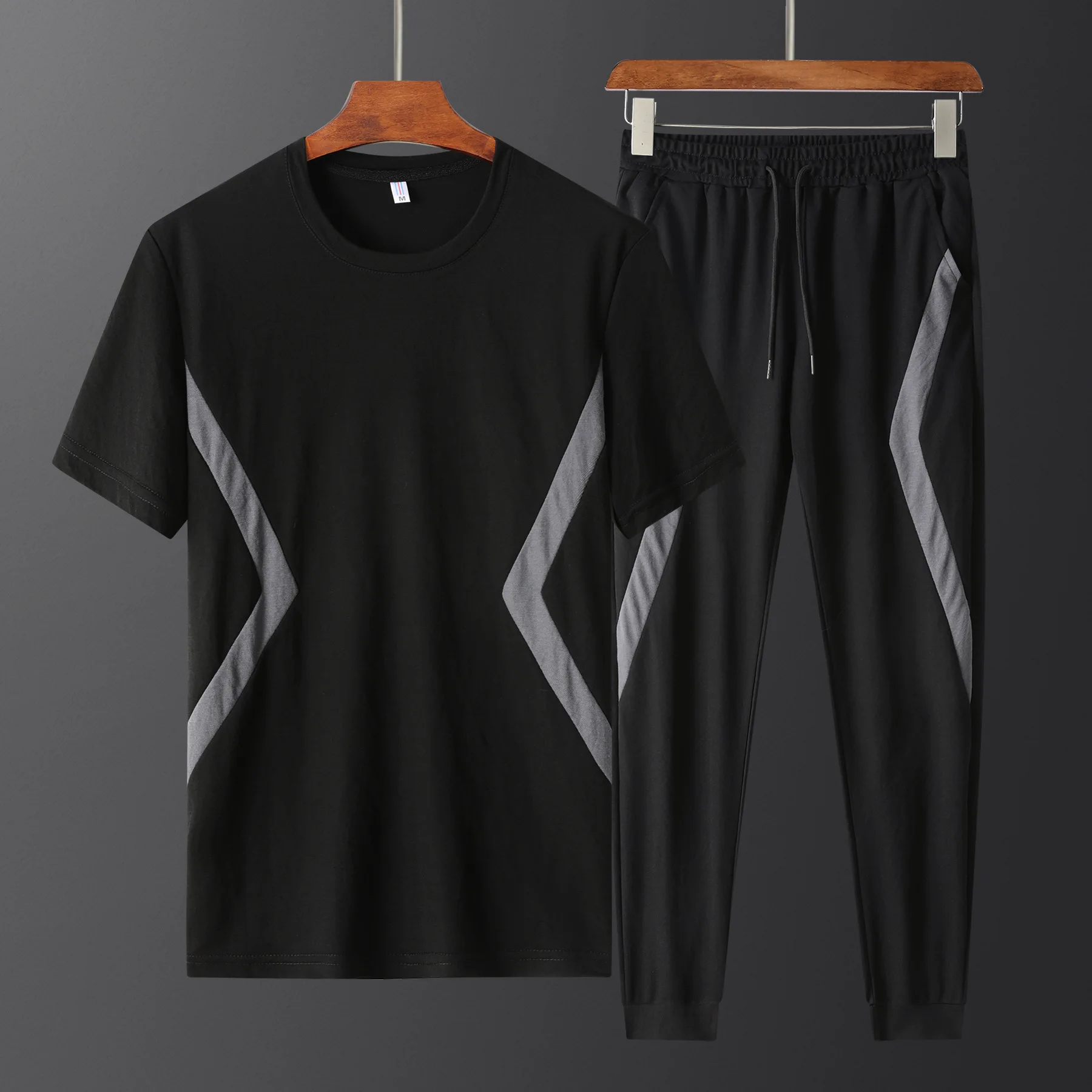 

2021 spring and summer new men's casual sports T-shirt + pants suit fitness T-shirt + running pants men's training suit