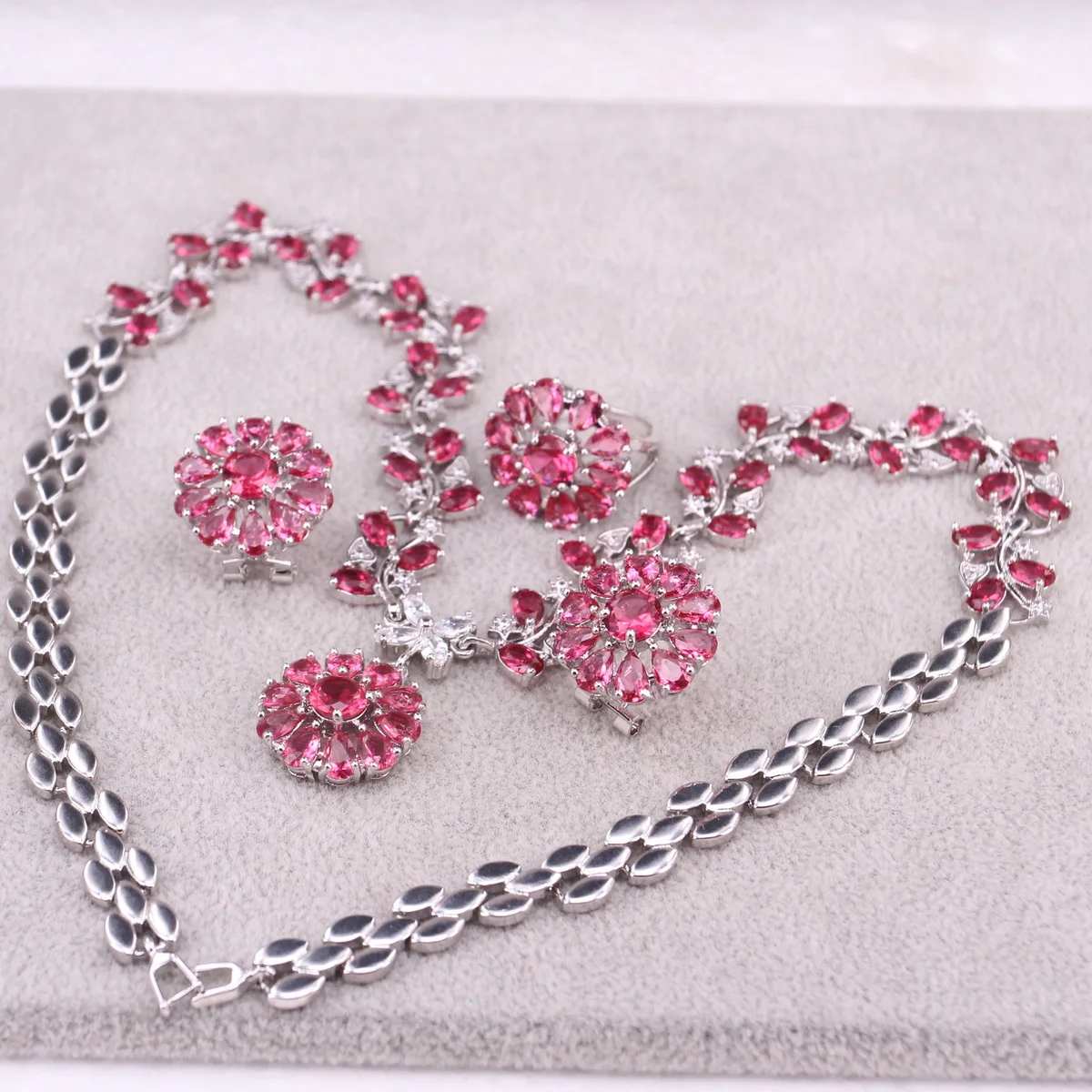 

Комплект из колье и серёг, серебро 925 пробы