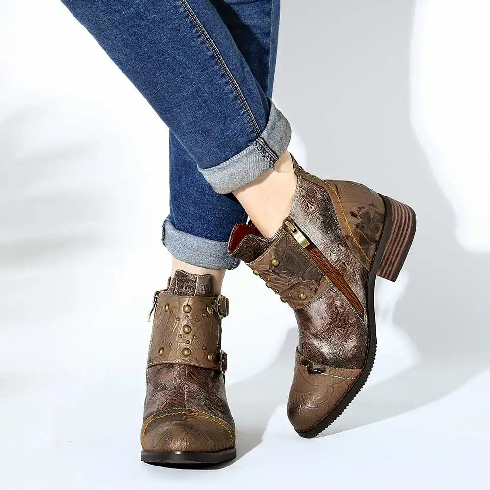 SOCOFY/ботинки с тиснением; Zapatos De Mujer; обувь из натуральной кожи с заклепками и пряжкой на молнии; красивые женские ботильоны