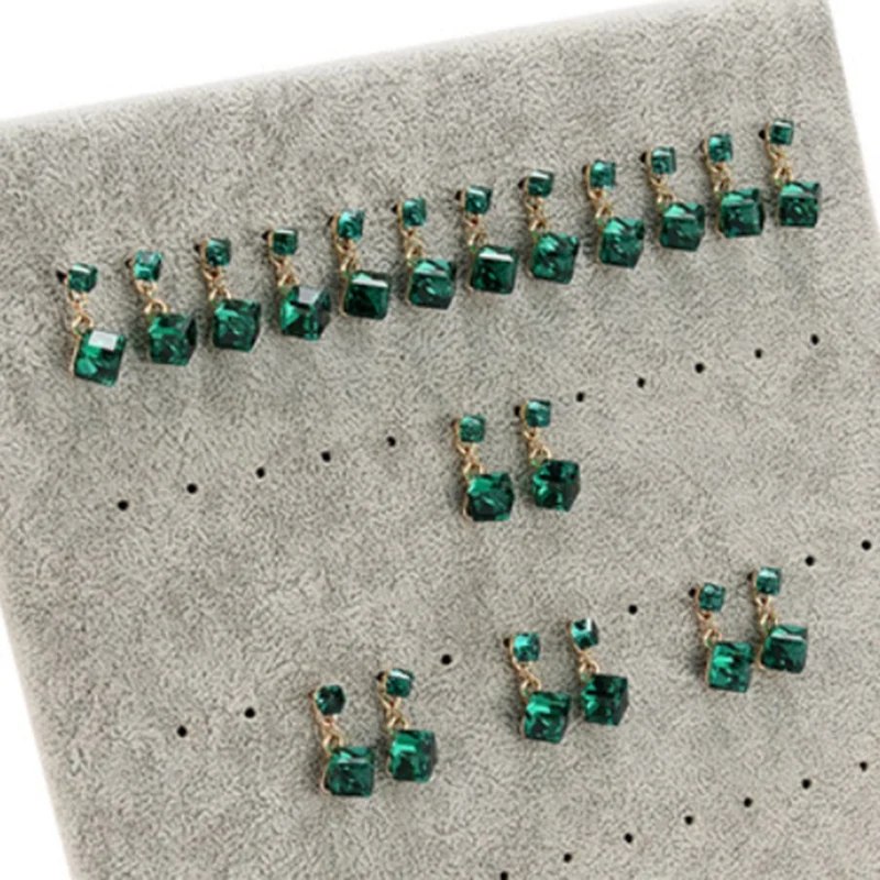 

Large Display Surface, High-Quality Flannel Outer Layer, 30 Pairs of Earring Jewelry Display Stand