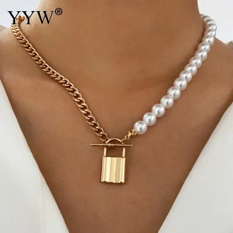 

Vintage Retro Multilayer Pearl Geometric Pendant Metal Portrait Snake Chain Necklace New Design Jewelry Gift