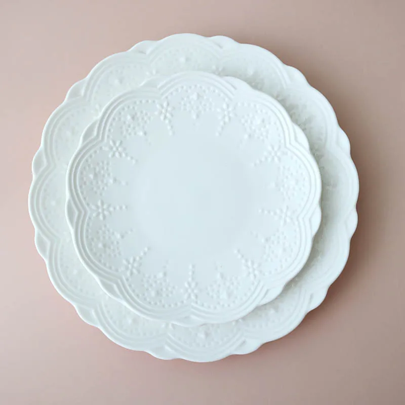 Керамическая белая рельефная Цветочная узор элегантная лепестковая тарелка