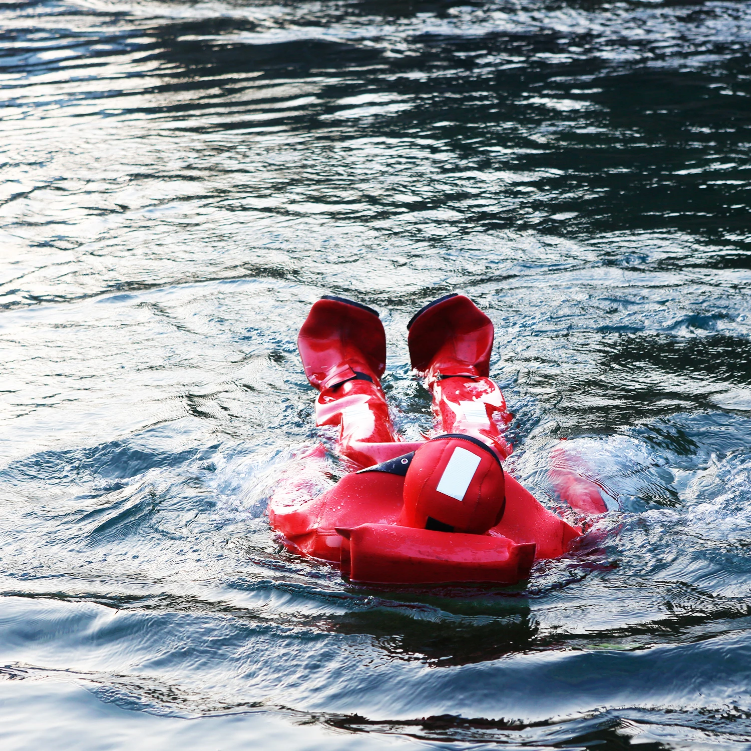 Рисунок 2 - Костюм для выживания из неопрена