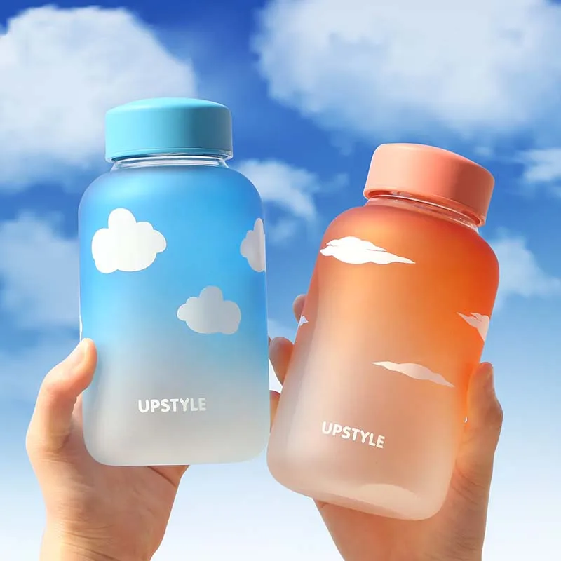 Милая бутылка для питья из градиентного стекла с созвездиями на прикосновении