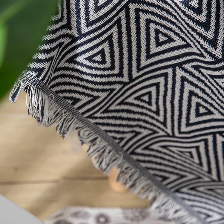 Многофункциональное трикотажное покрывало для дивана с геометрическим рисунком