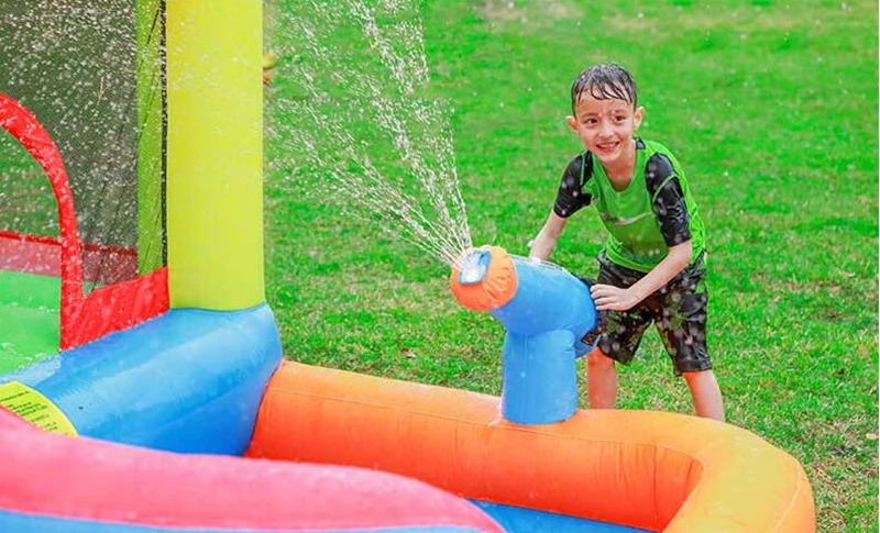 3 детей от года до 5 лет Открытый Двор Сад Семья детский надувной замок брызг воды