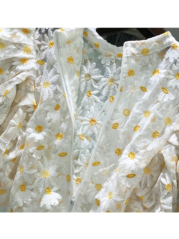 

Heavy craft embroidery lace flowers Zou Ju Puff sleeves sexy pierced shirt ladies summer new style fashion retro wild top