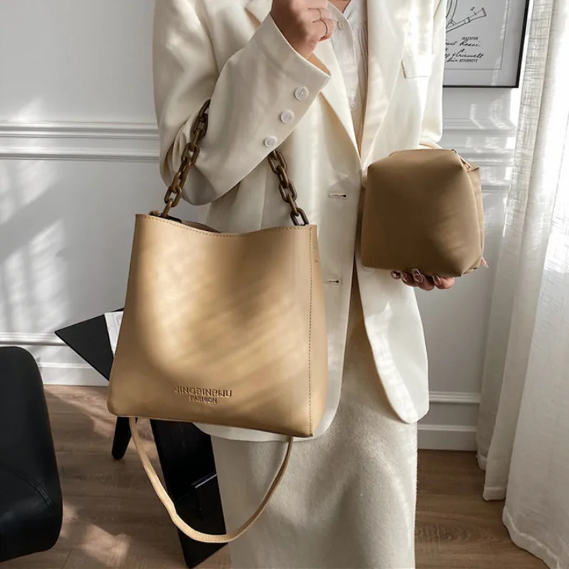 

2021 Trendy Chains Shoulder Bag For Women PU Leather Bucket Bag Large Capacity Crossbody Bag Fashion Handbag Lady Shopping Purse