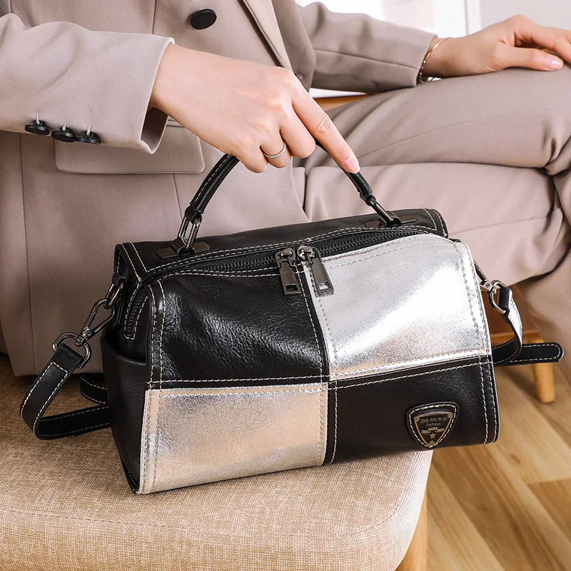 

High capacityHandbag messenger bag shoulder bagGenuine Leather tide insColor contrast Clear texture Fine textureFeel comfortable