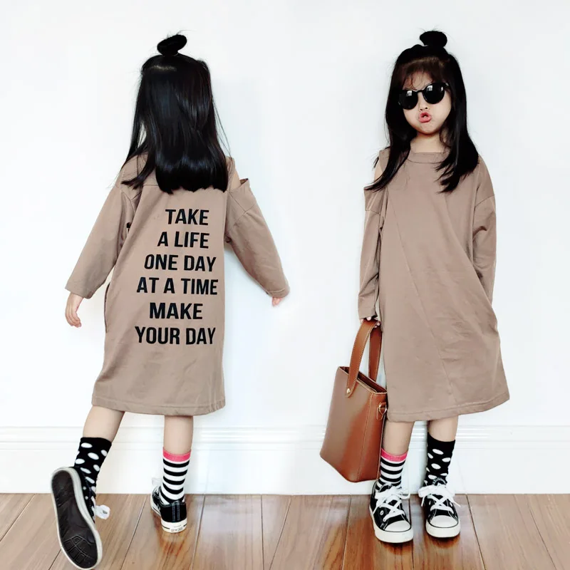 

Осеннее платье для мамы и дочки, модное длинное платье без бретелек с буквенным принтом для мамы и дочери, семейные одинаковые наряды, одежд...