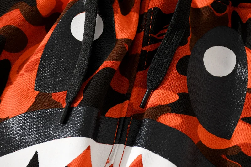 

BAPE Japanese shark tide brand duan'k camouflage red beach pants men and women same shorts summer five-point pants pants