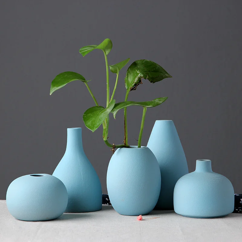 Маленькая керамическая ваза простой цветочный орнамент для посадки сухих цветов