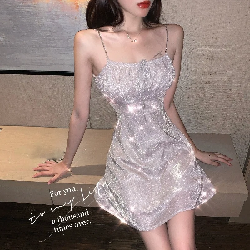 Женское Короткое платье во французском стиле блестящее вечернее на бретельках с