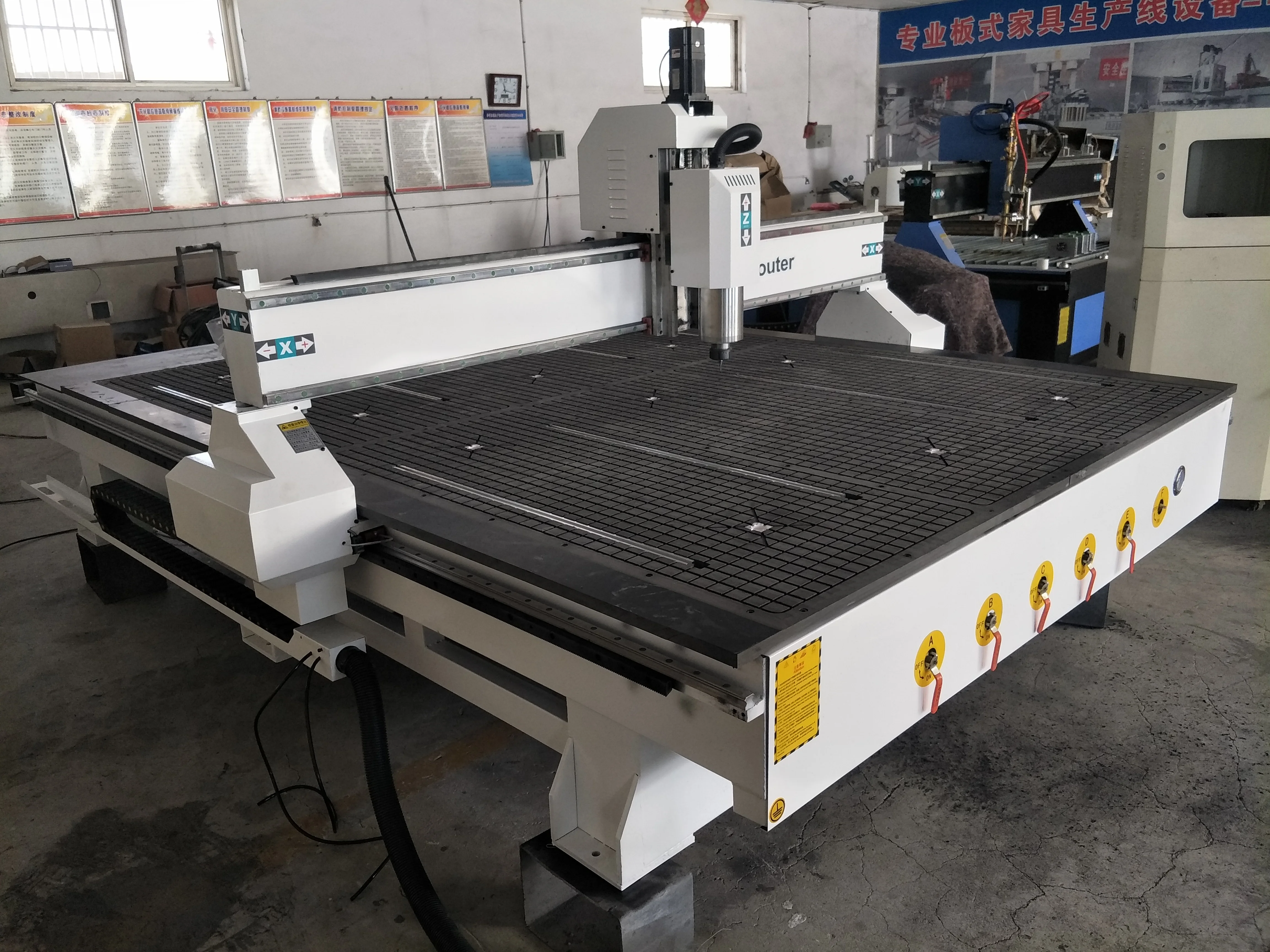 Китайский фрезерный станок 1325 с ЧПУ для шкафа копировально-фрезерный