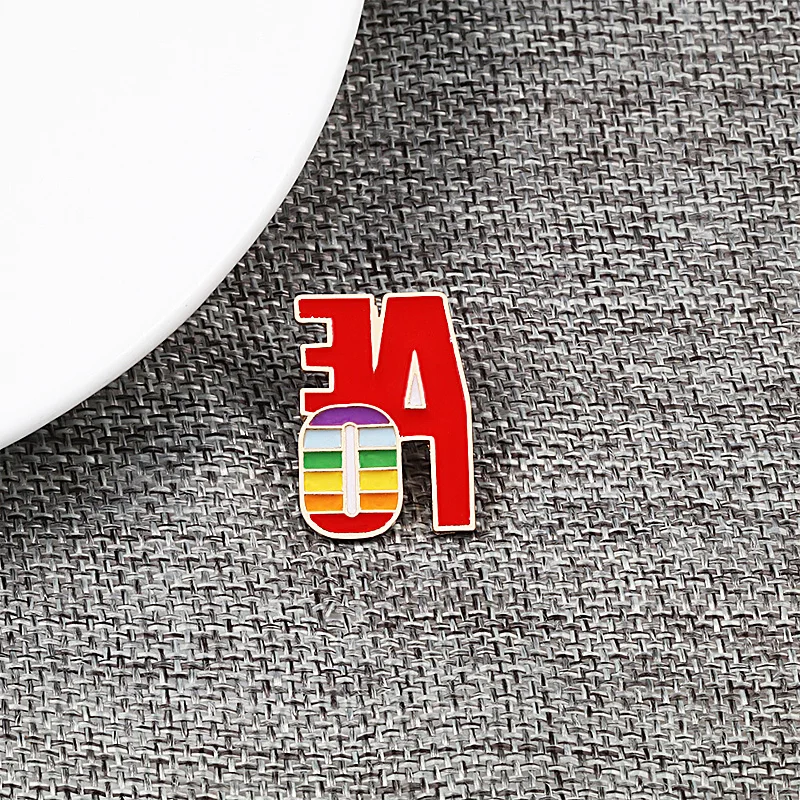 Броши на булавке с разноцветными эмалированными значками в виде мультяшного