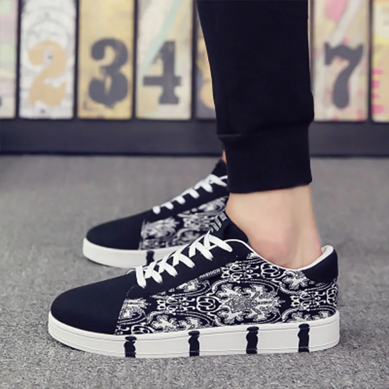 2019 Skateboarding Shoes Men Sneakers Soft Breathable Lace Up Sport Shoes For Men canvas flats male Zapatillas Hombre size 39-44