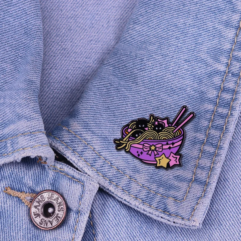 

DZ1181 Anime Ramen Soot Sprite Jewelry Pins for backpacks Lapel Enamel Pins and Brooches Bags Badge Friend Kids for Gifts