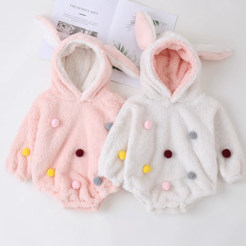 

Плюшевая Утепленная зимняя одежда для маленьких девочек Яркий пушистый милый теплый мягкий боди с капюшоном и объемными заячьими ушками и ...