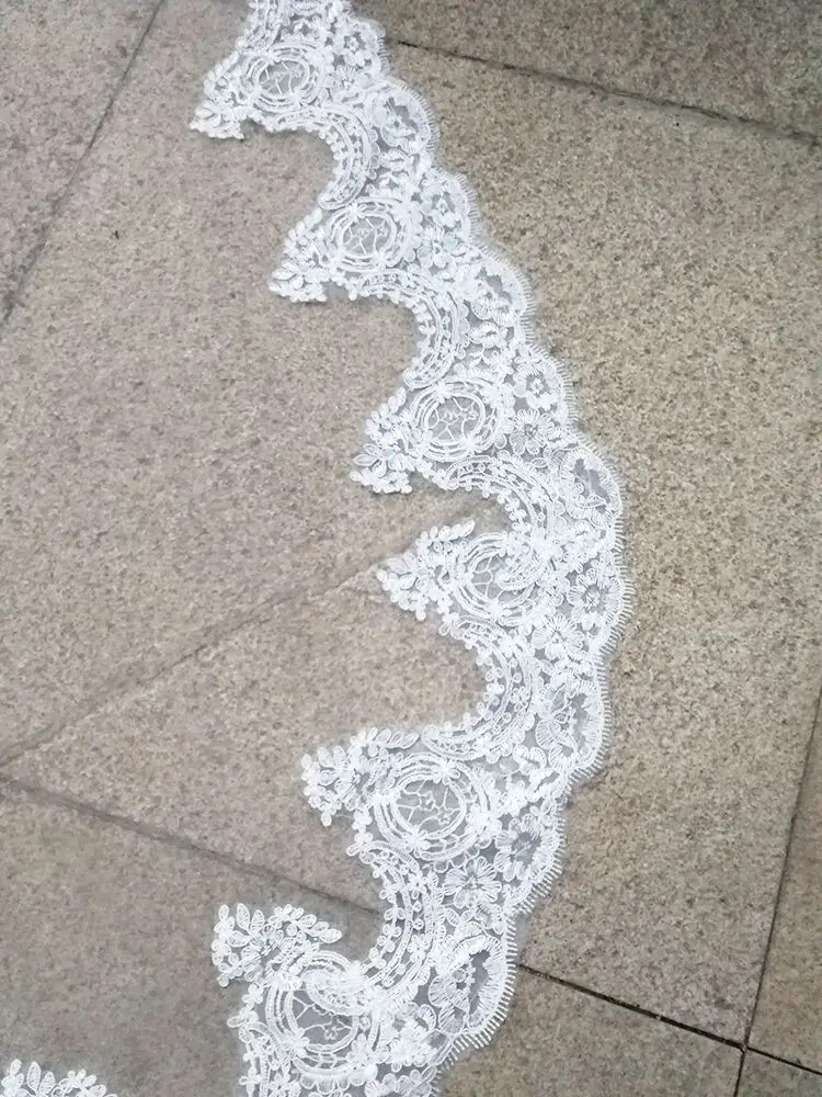 Длинная свадебная фата для невесты однослойная с кружевом Цвет Белый/слоновой