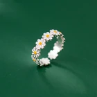 Кольцо из серебра 925 пробы с эмалированными цветами и маргаритками