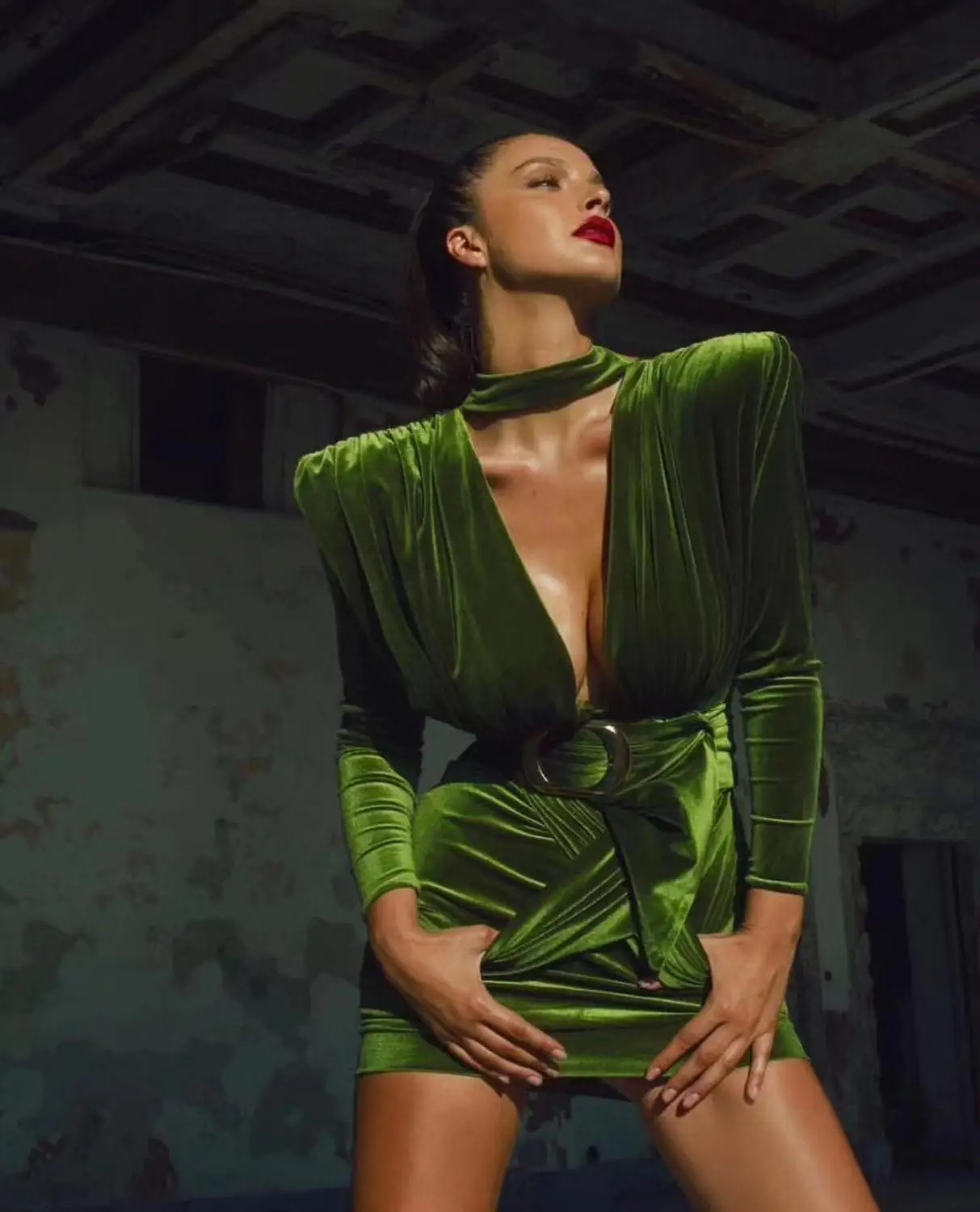 Новое поступление зимнее модное сексуальное Зеленое Шелковое женское платье с