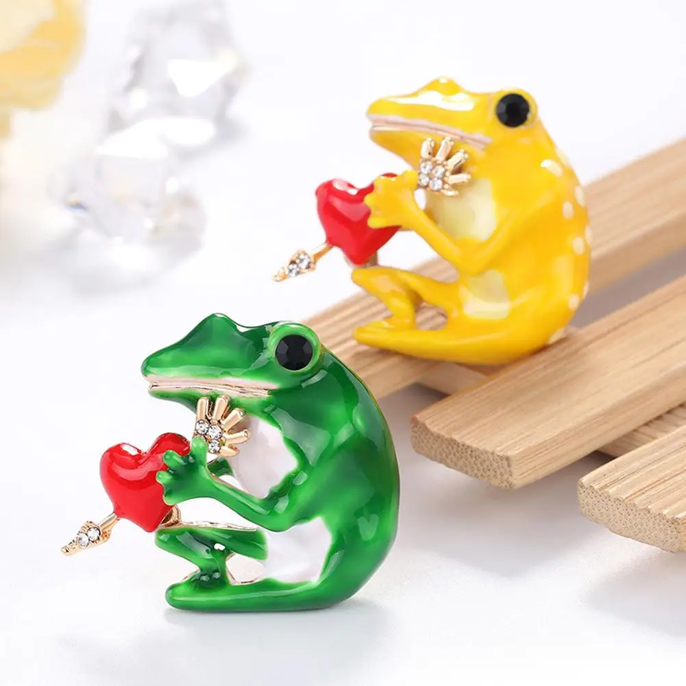 

Cartoon Frog Holding Heart Alloy Brooch Pin Badge Clothes Corsage Accessory