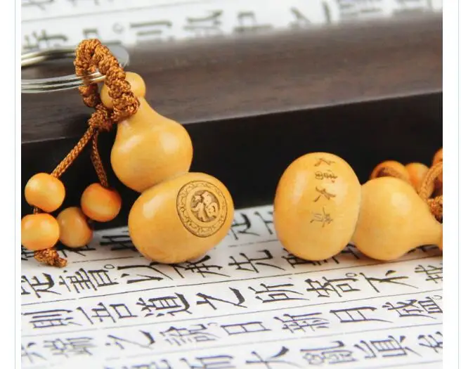 

100pcs/lot Chinese Traditional Good Luck Gourd Keychain Cute Mini Peach Wood Key ring Lucky Pendant Car Keys Ornaments