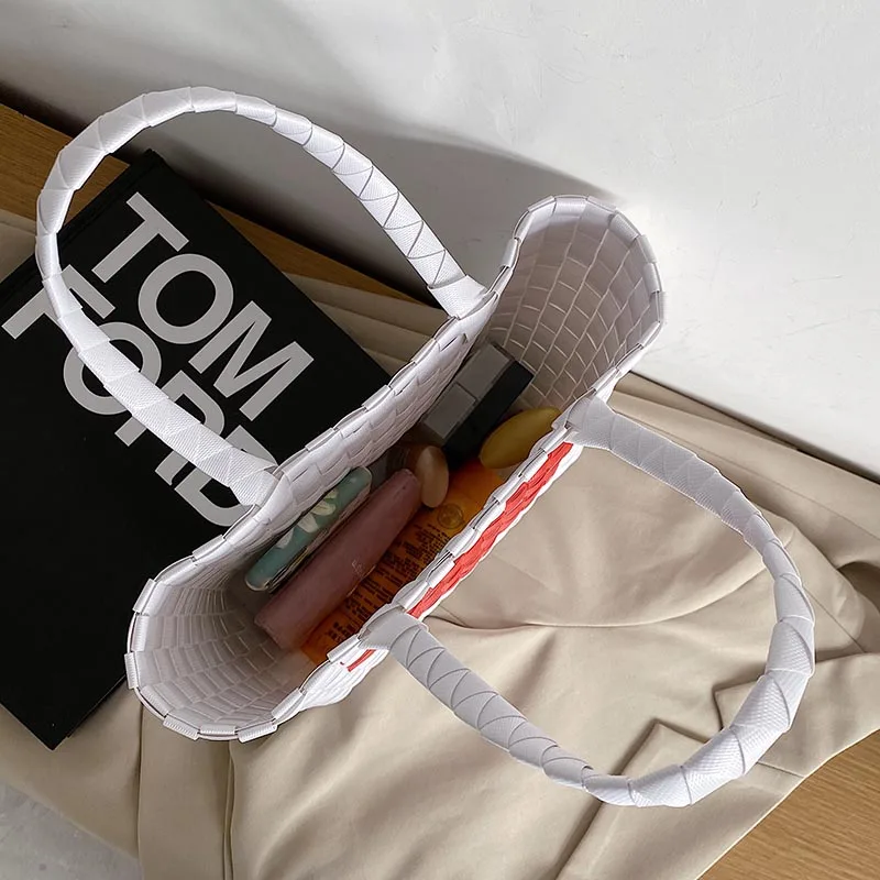 

Women Handmake Handbag Summer New Fashion Heart Print Tote Bags Ladies Beach Top Handle Bag Female Plastic Weave Shopper Bag Sac