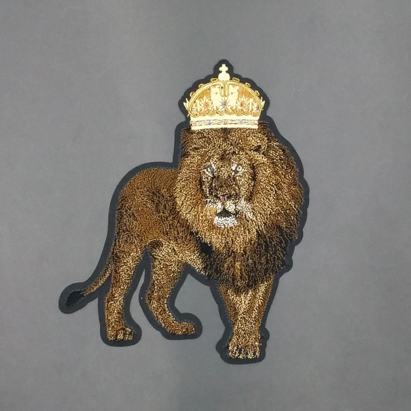 

1 Pieces Domineering Crown Lion Toothbrush Embroidered Patch For Denim Jacket Badge Applique Iron on Clothes DIY Supplies