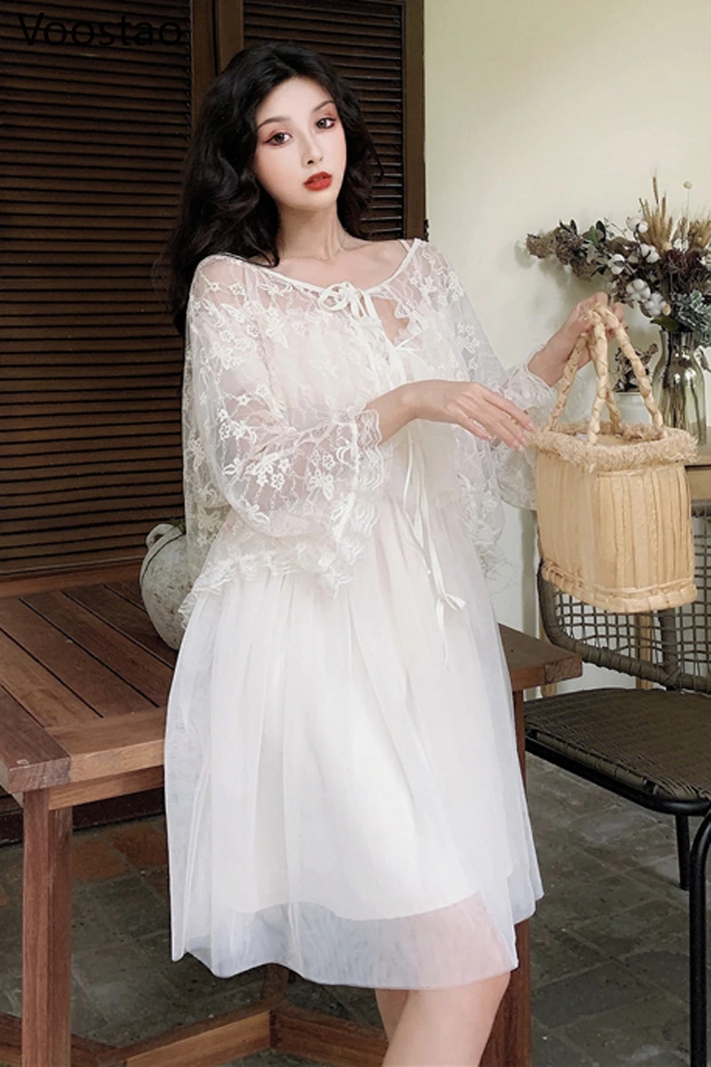 Женское платье в викторианском стиле с низкой грудью и открытыми плечами |