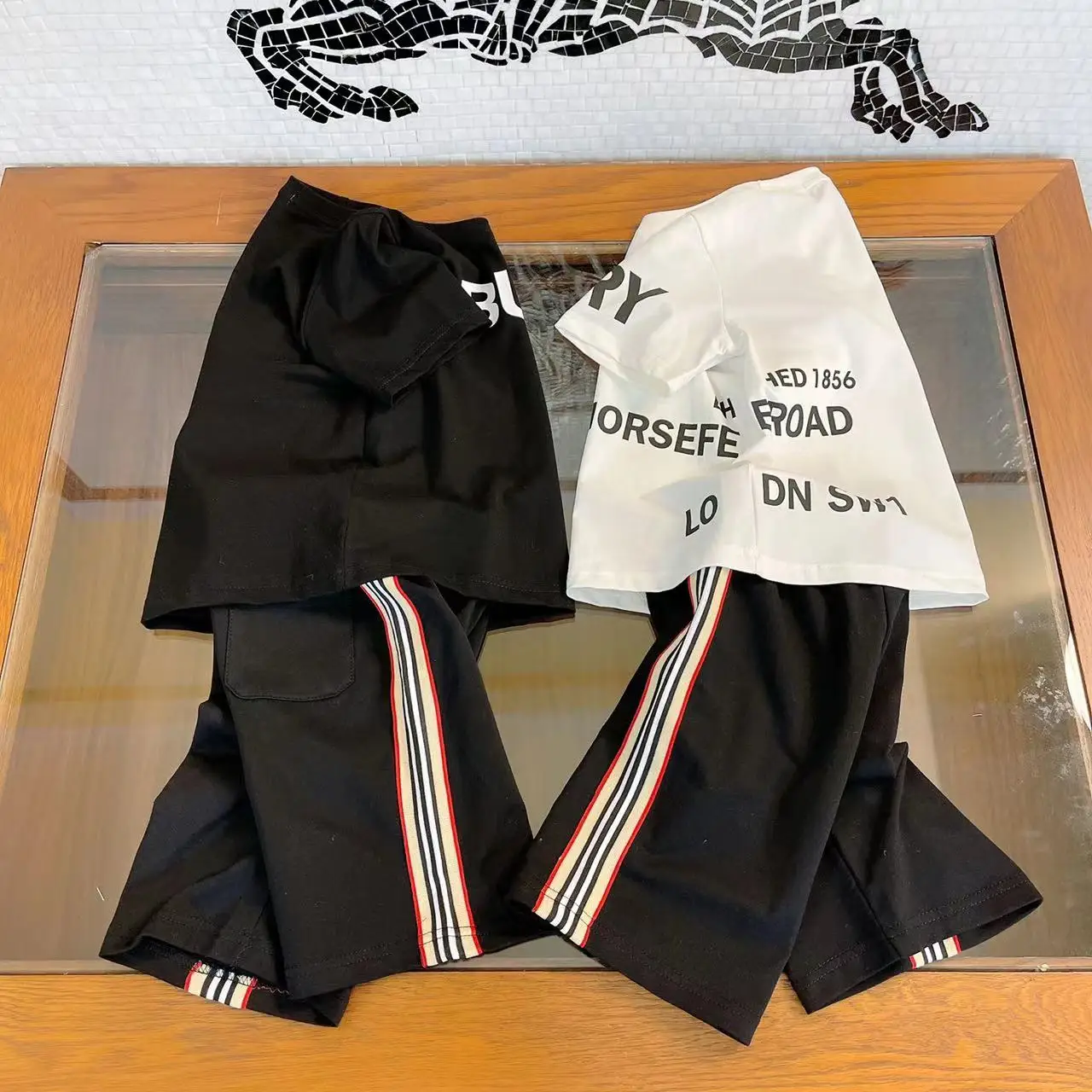 

Новинка весна-лето 2022 высококачественный индивидуальный костюм для мальчиков из чистого хлопка с буквенным принтом простой костюм