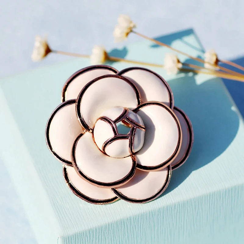 

Enamel Camellia Flowers Channel Jewelry Brooches with Blue Bronzing Bracelet Necklace Jewelry Storage Display Rack