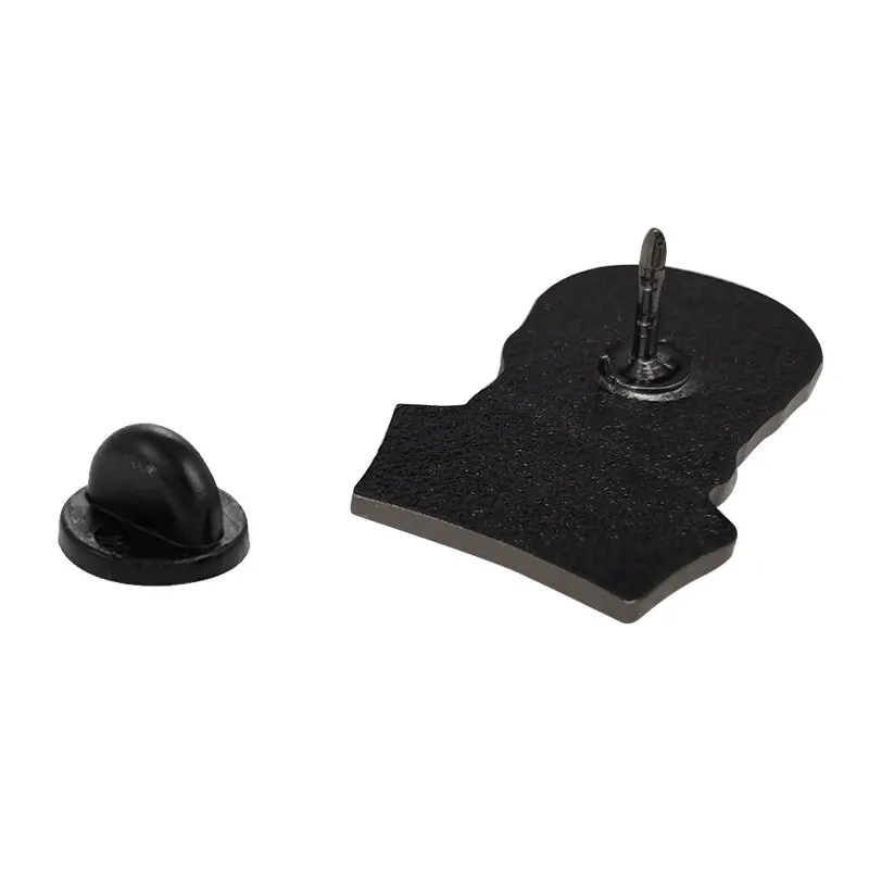 Эмалированная заколка в готическом стиле с изображением смайлика Карла Аддамс