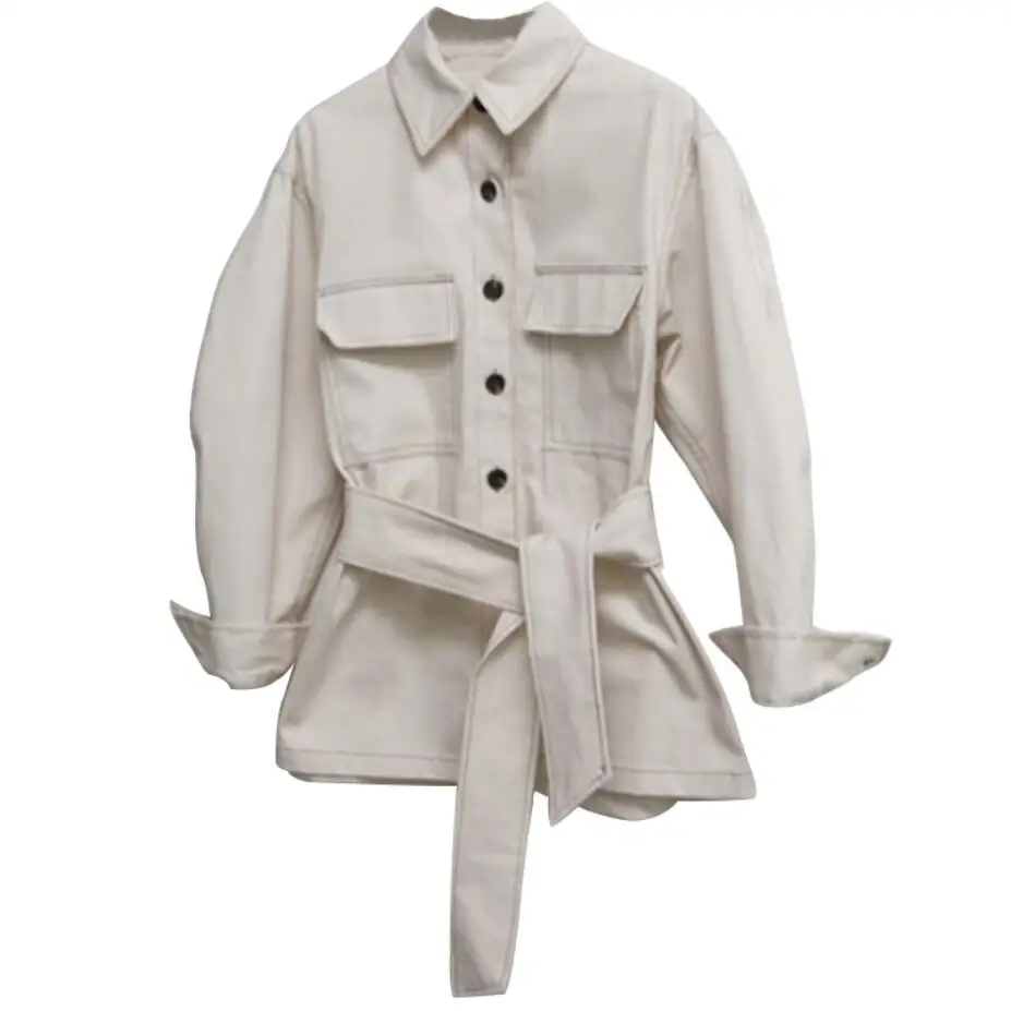 Женская джинсовая куртка с лацканами однобортная приталенная поясом в стиле