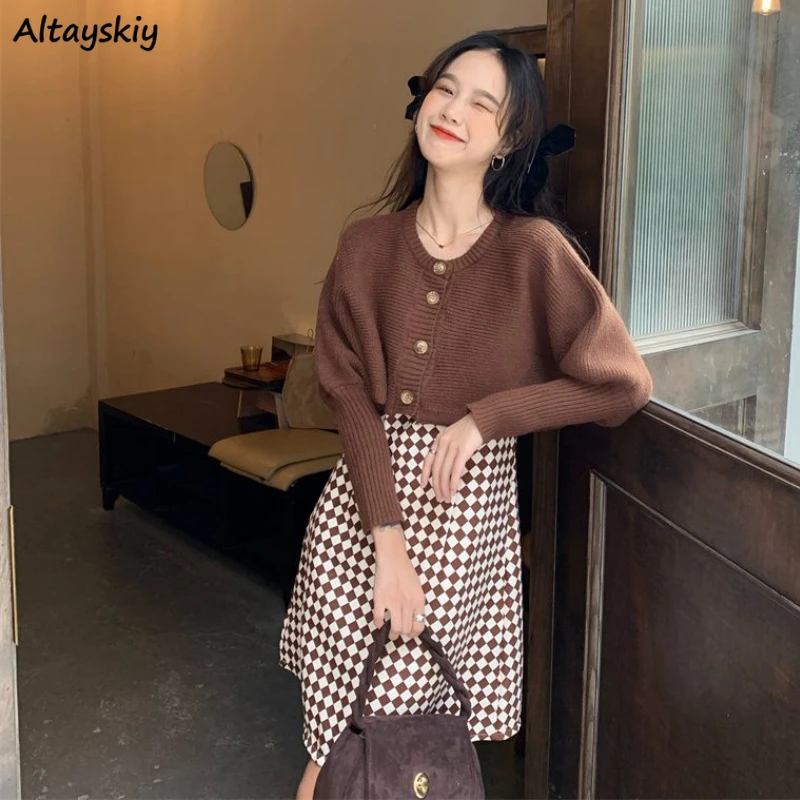 

Женский винтажный комплект из 2 предметов в клетку, короткий свитер без рукавов и мини-платье трапециевидной формы, теплая Повседневная оде...